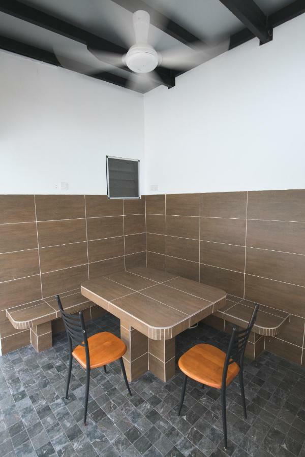 Ltl Guesthouse Johor Bahru Bagian luar foto